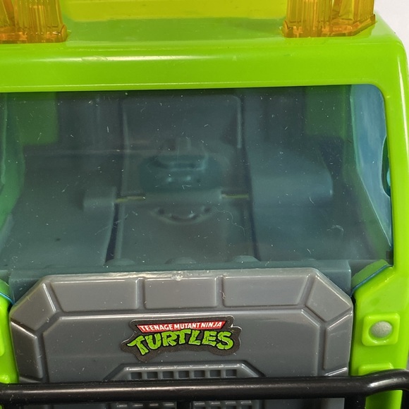 TEENAGE MUTANT NINJA TURTLES - Picture 8 of 16